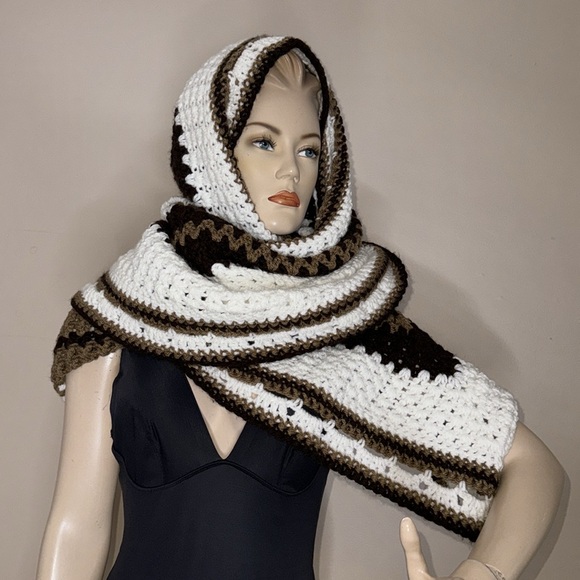 Granny Crochet Poncho - Picture 9 of 17